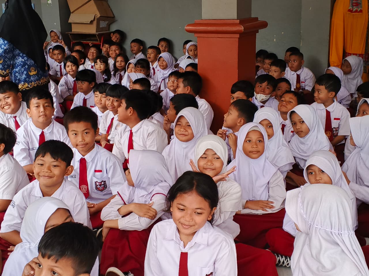 Wisata LiterAsyik Ke SDN Makasar 06